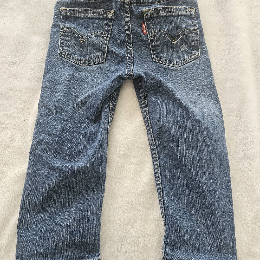 Levi's Straight Jeans in Medium Blue Wash